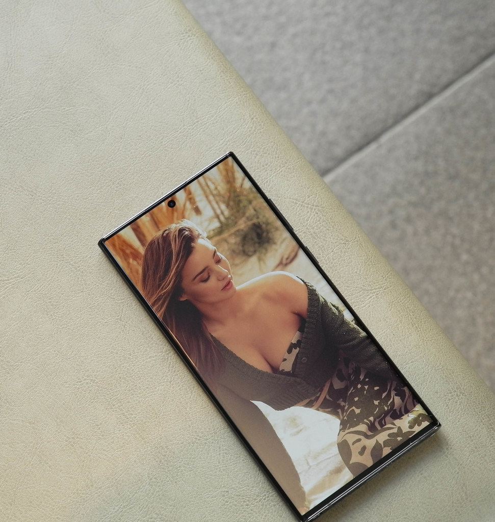 Samsung Galaxy S26 Ultra pod mikroskopem. Tak działa Privacy Display